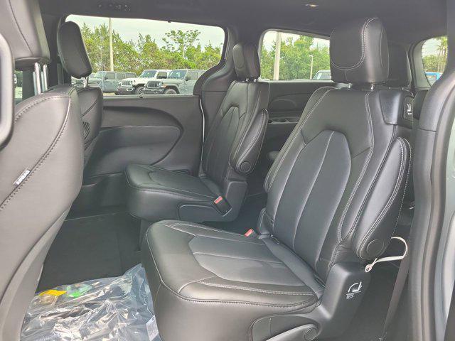 new 2025 Chrysler Pacifica car, priced at $41,922