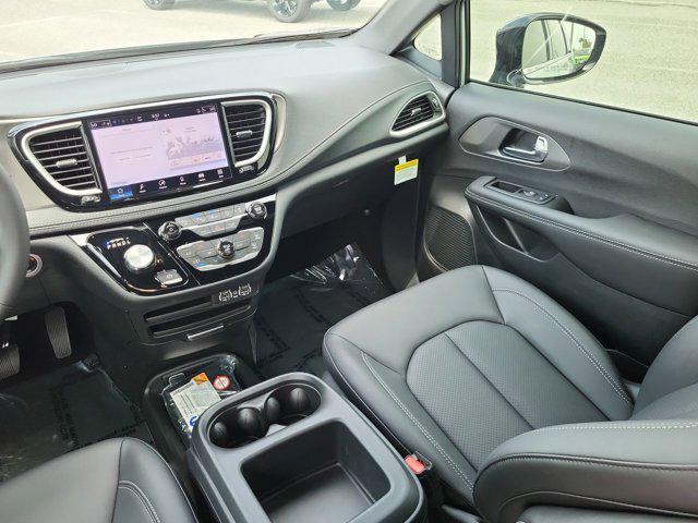 new 2025 Chrysler Pacifica car, priced at $41,922