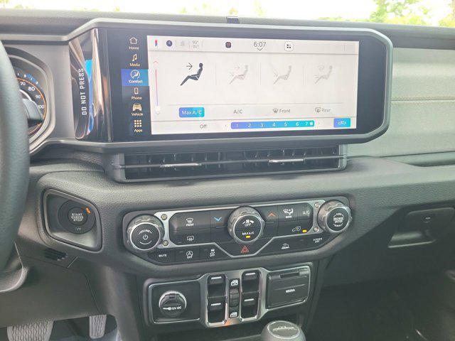 new 2025 Jeep Gladiator car, priced at $51,075