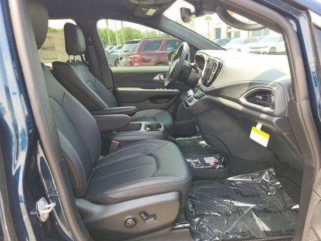 new 2025 Chrysler Pacifica car, priced at $47,002