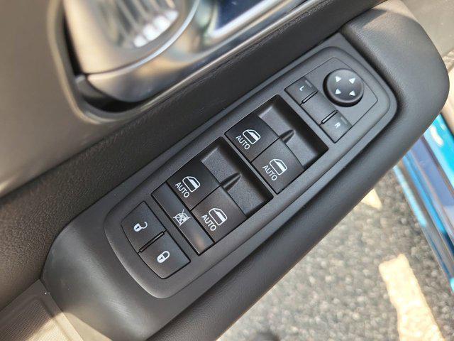 new 2025 Chrysler Pacifica car, priced at $47,002