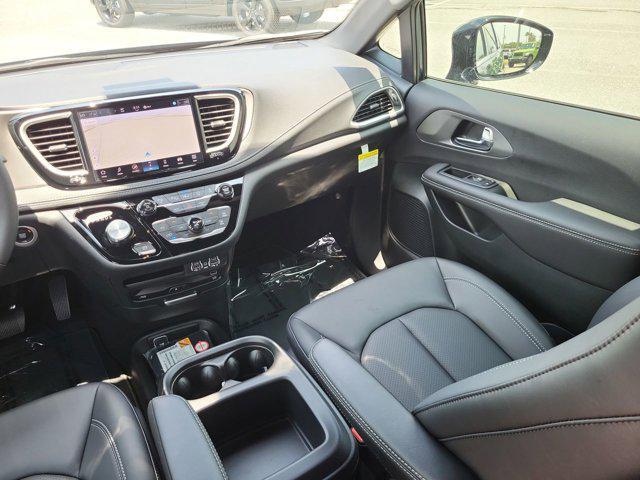 new 2025 Chrysler Pacifica car, priced at $47,002