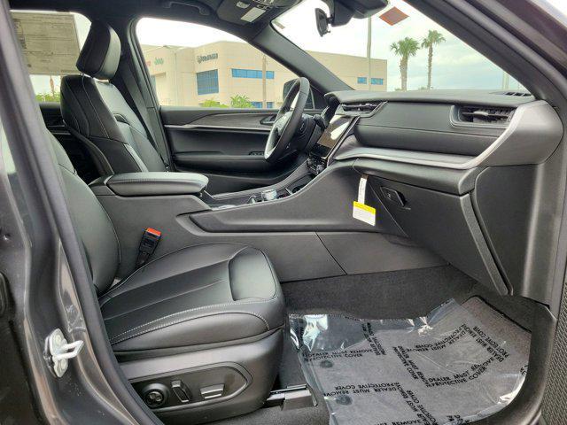 new 2025 Jeep Grand Cherokee car, priced at $40,878