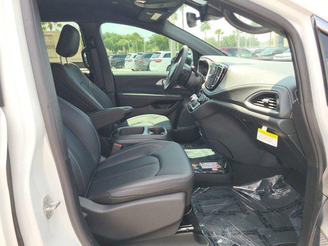 new 2025 Chrysler Pacifica car, priced at $41,752