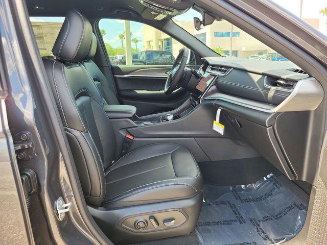 new 2025 Jeep Grand Cherokee car, priced at $40,678