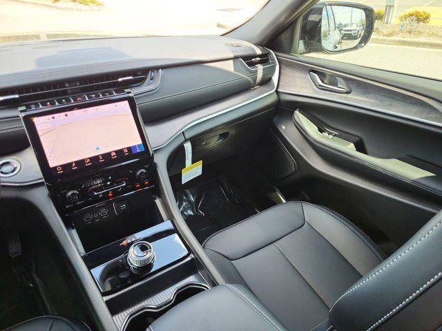 new 2025 Jeep Grand Cherokee car, priced at $40,678