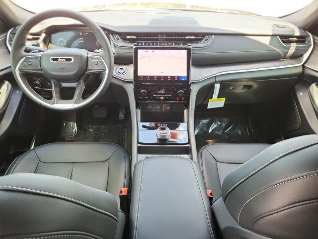 new 2025 Jeep Grand Cherokee car, priced at $40,678