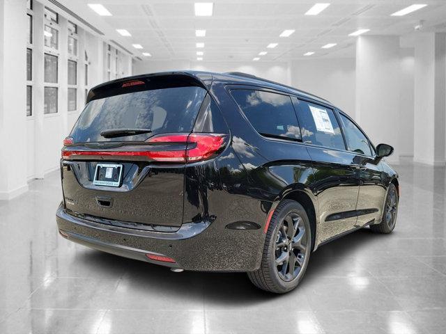 new 2024 Chrysler Pacifica car, priced at $37,852