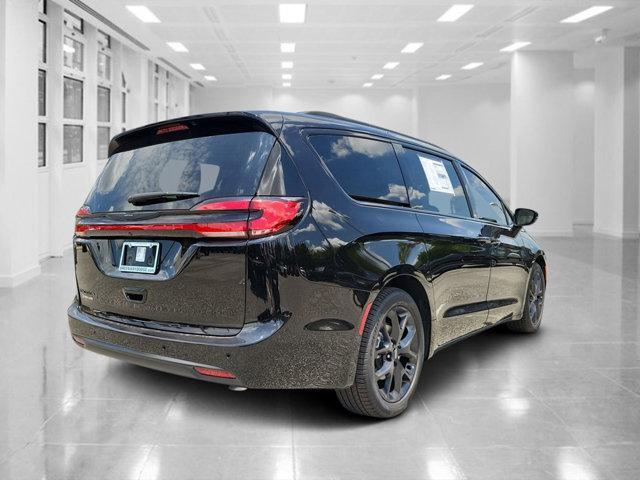 new 2024 Chrysler Pacifica car, priced at $39,333