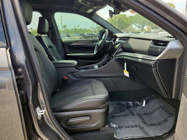 new 2025 Jeep Grand Cherokee car, priced at $40,675