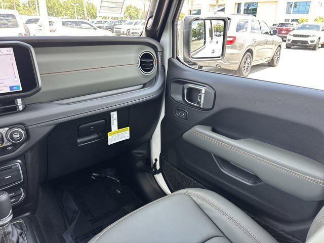 new 2025 Jeep Gladiator car, priced at $49,080