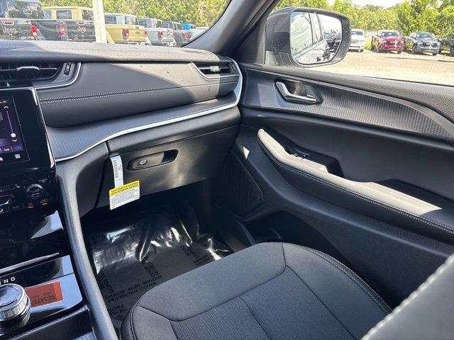 new 2025 Jeep Grand Cherokee car, priced at $39,111