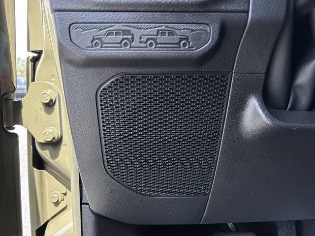 new 2025 Jeep Gladiator car, priced at $38,989