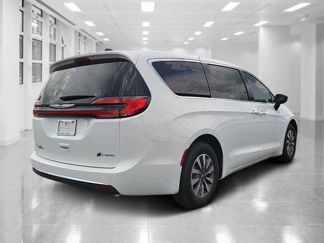 new 2025 Chrysler Pacifica Hybrid car, priced at $38,101
