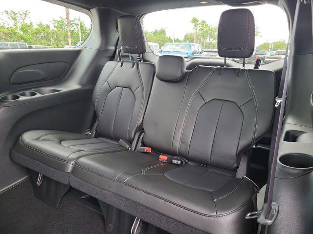 new 2025 Chrysler Pacifica Hybrid car, priced at $38,101