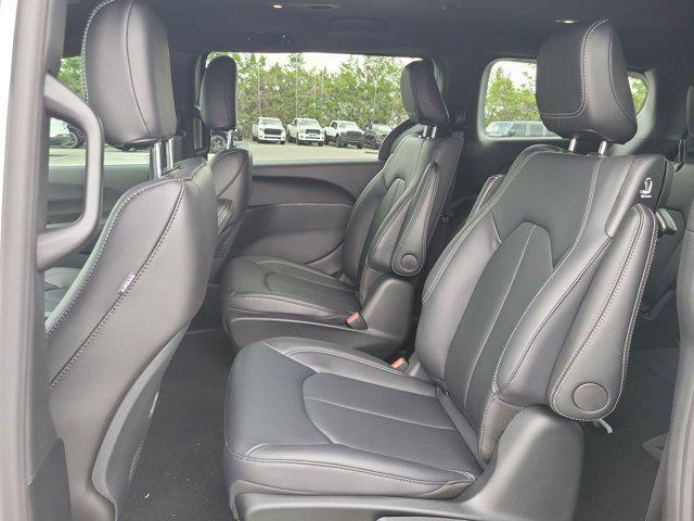 new 2025 Chrysler Pacifica Hybrid car, priced at $38,101