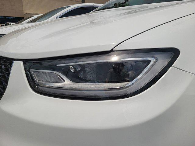 new 2025 Chrysler Pacifica Hybrid car, priced at $38,101