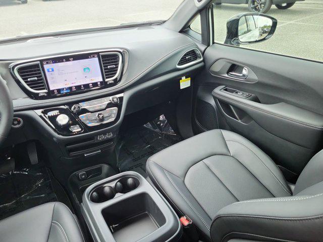 new 2025 Chrysler Pacifica Hybrid car, priced at $38,101