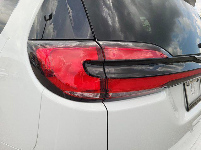 new 2025 Chrysler Pacifica Hybrid car, priced at $38,101