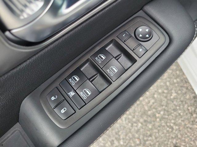 new 2025 Chrysler Pacifica Hybrid car, priced at $38,101