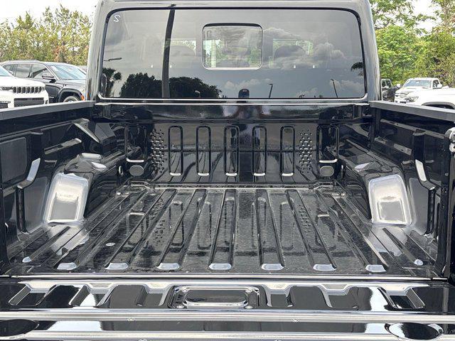 new 2025 Jeep Gladiator car, priced at $48,237