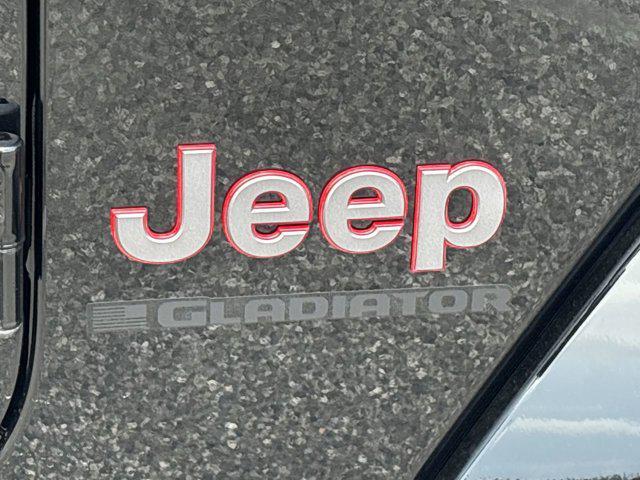 new 2025 Jeep Gladiator car, priced at $48,237