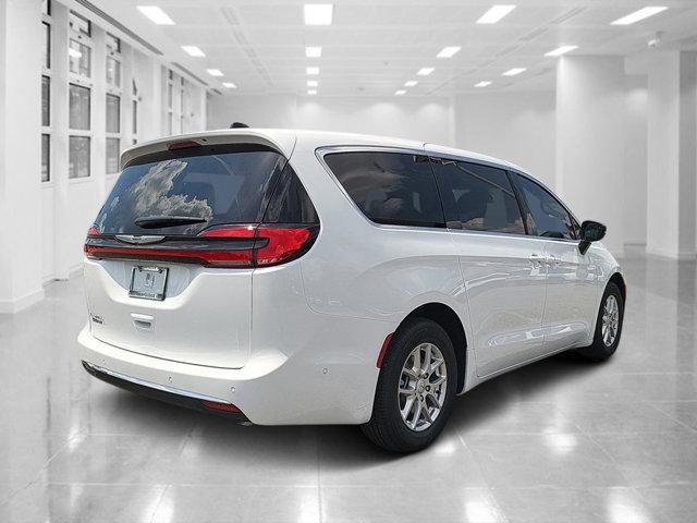 new 2025 Chrysler Pacifica car, priced at $43,401