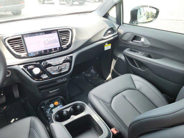 new 2025 Chrysler Pacifica car, priced at $43,401
