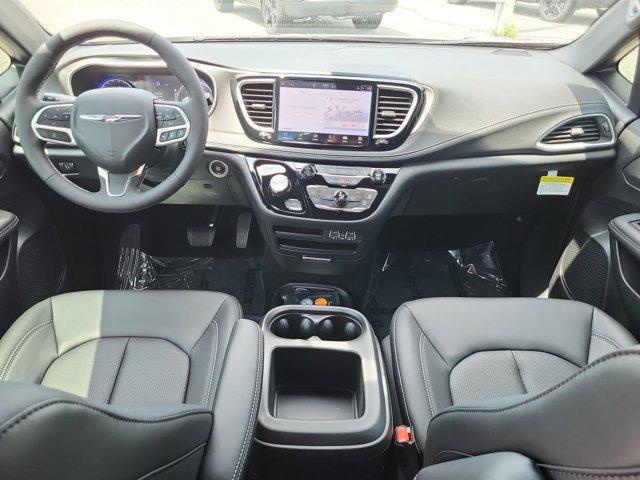 new 2025 Chrysler Pacifica car, priced at $43,401