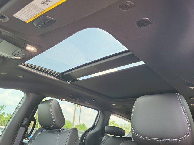 new 2025 Chrysler Pacifica car, priced at $43,401