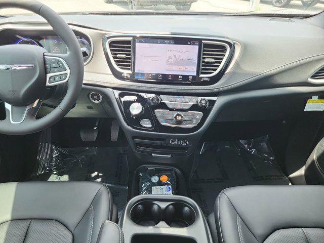 new 2025 Chrysler Pacifica car, priced at $43,401