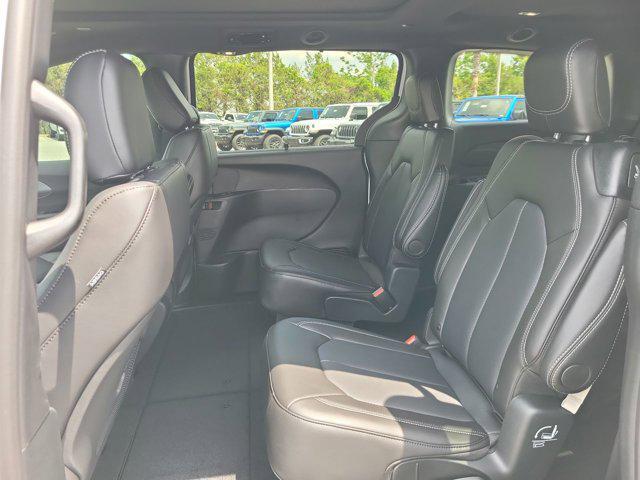 new 2025 Chrysler Pacifica car, priced at $43,401