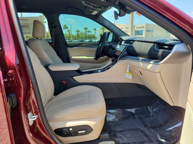 new 2025 Jeep Grand Cherokee car, priced at $40,101