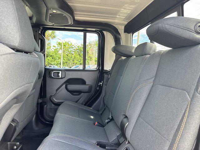 new 2025 Jeep Gladiator car, priced at $39,485