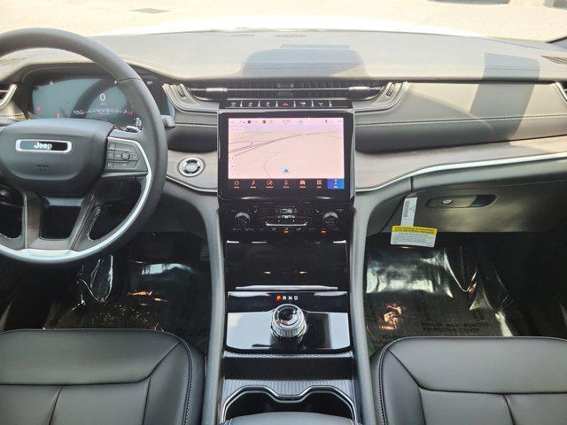 new 2025 Jeep Grand Cherokee car, priced at $39,989