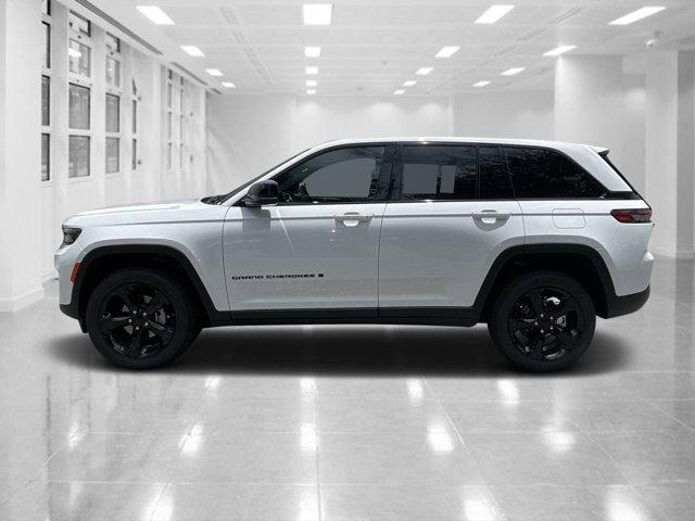 new 2024 Jeep Grand Cherokee car, priced at $39,882