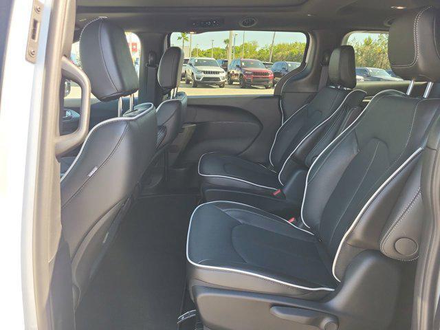 new 2025 Chrysler Pacifica Hybrid car, priced at $44,256