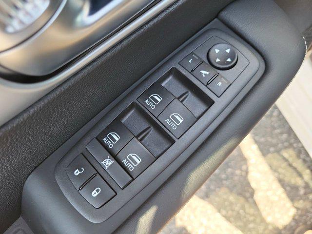 new 2025 Chrysler Pacifica Hybrid car, priced at $44,256
