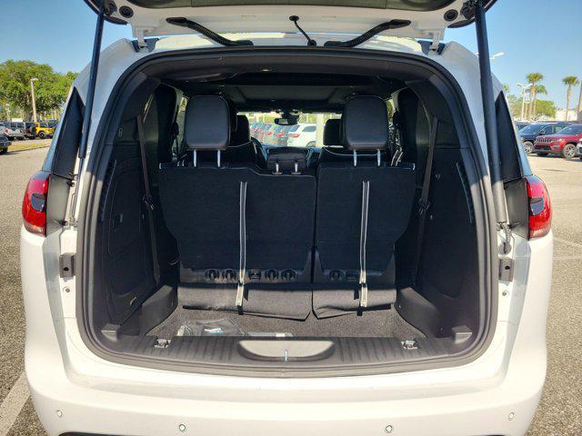 new 2025 Chrysler Pacifica Hybrid car, priced at $44,256