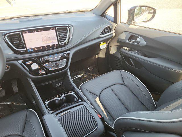 new 2025 Chrysler Pacifica Hybrid car, priced at $44,256