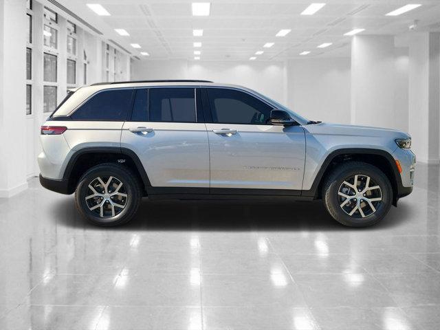 new 2025 Jeep Grand Cherokee car, priced at $40,695