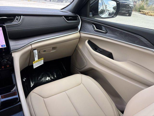 new 2025 Jeep Grand Cherokee car, priced at $41,771