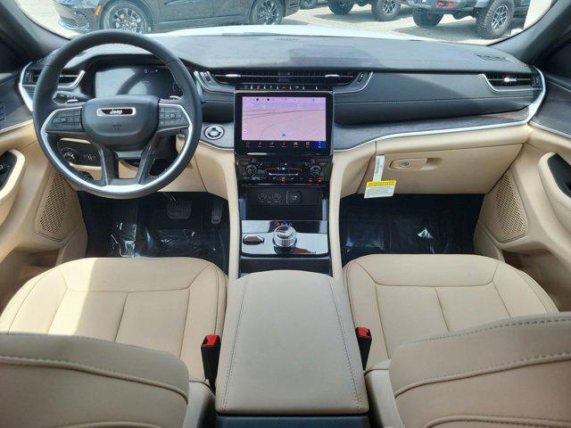 new 2025 Jeep Grand Cherokee car, priced at $39,589