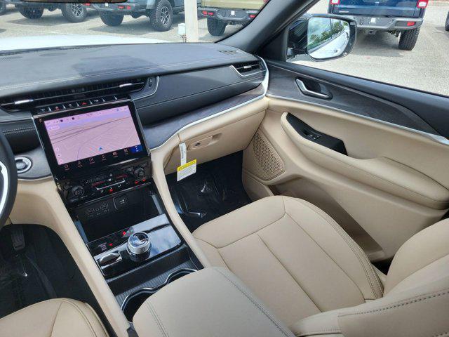 new 2025 Jeep Grand Cherokee car, priced at $39,589