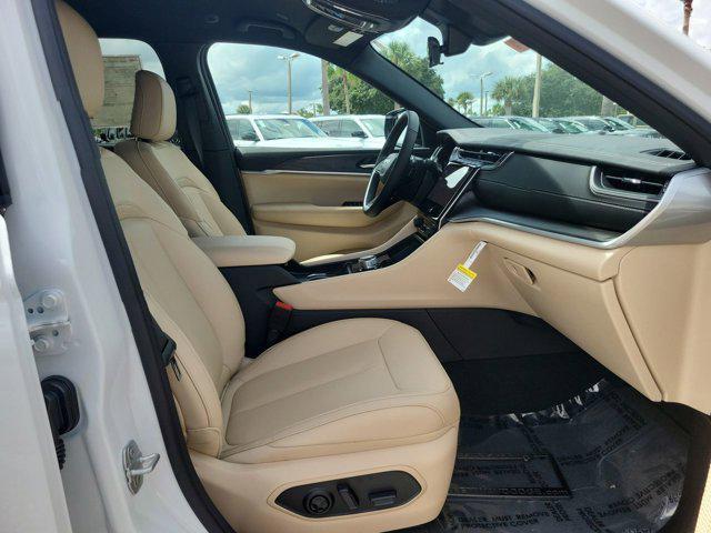 new 2025 Jeep Grand Cherokee car, priced at $39,589