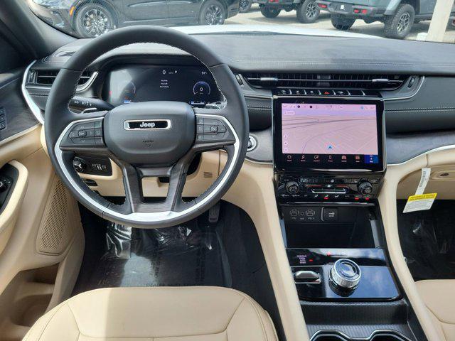 new 2025 Jeep Grand Cherokee car, priced at $39,589