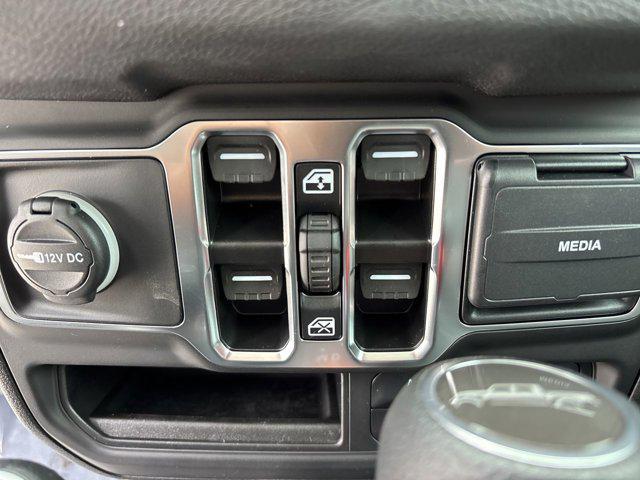 new 2025 Jeep Gladiator car, priced at $39,673