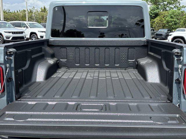 new 2025 Jeep Gladiator car, priced at $39,673