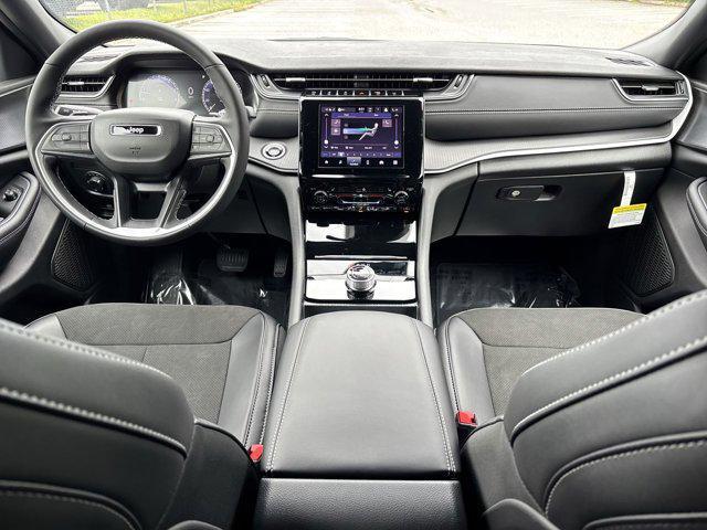 new 2025 Jeep Grand Cherokee L car, priced at $40,254
