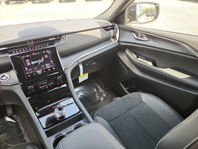new 2025 Jeep Grand Cherokee car, priced at $40,080